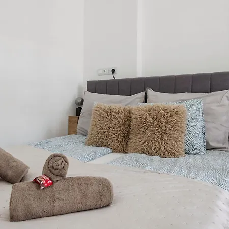 Scenic By Buda Castle Apartment *